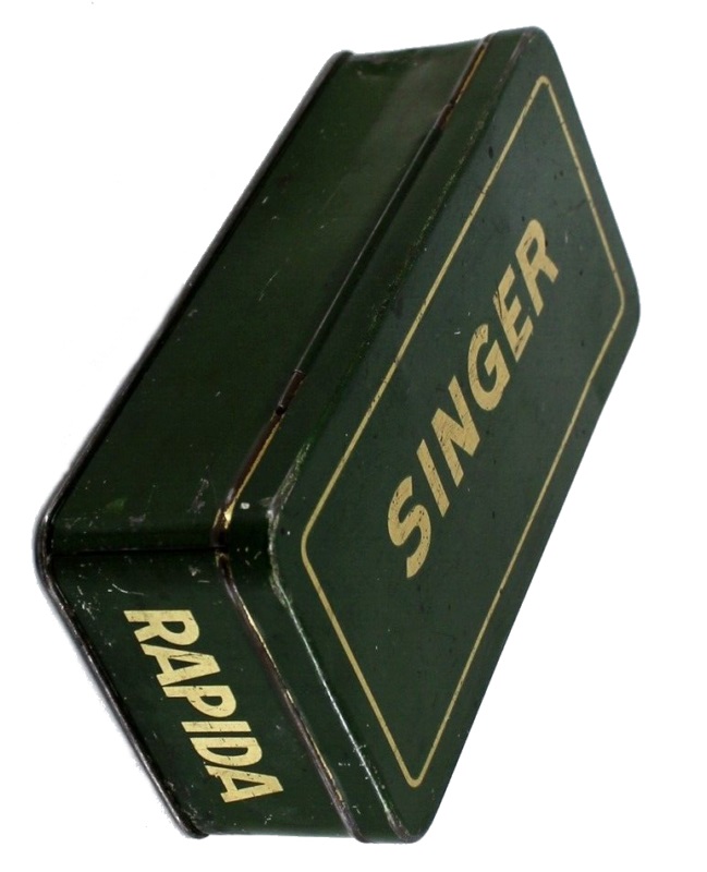 Abmessung 16 X 7,8 X 4,5 cm. Wertheim baute ein paar Jahre für Singer diese Hexagon Nähmaschine.