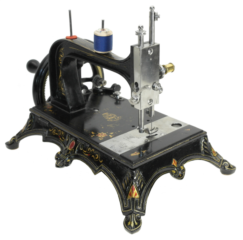 Es gibt die Nähmaschine auch mit lackiertem Nadelstangengehäuse.