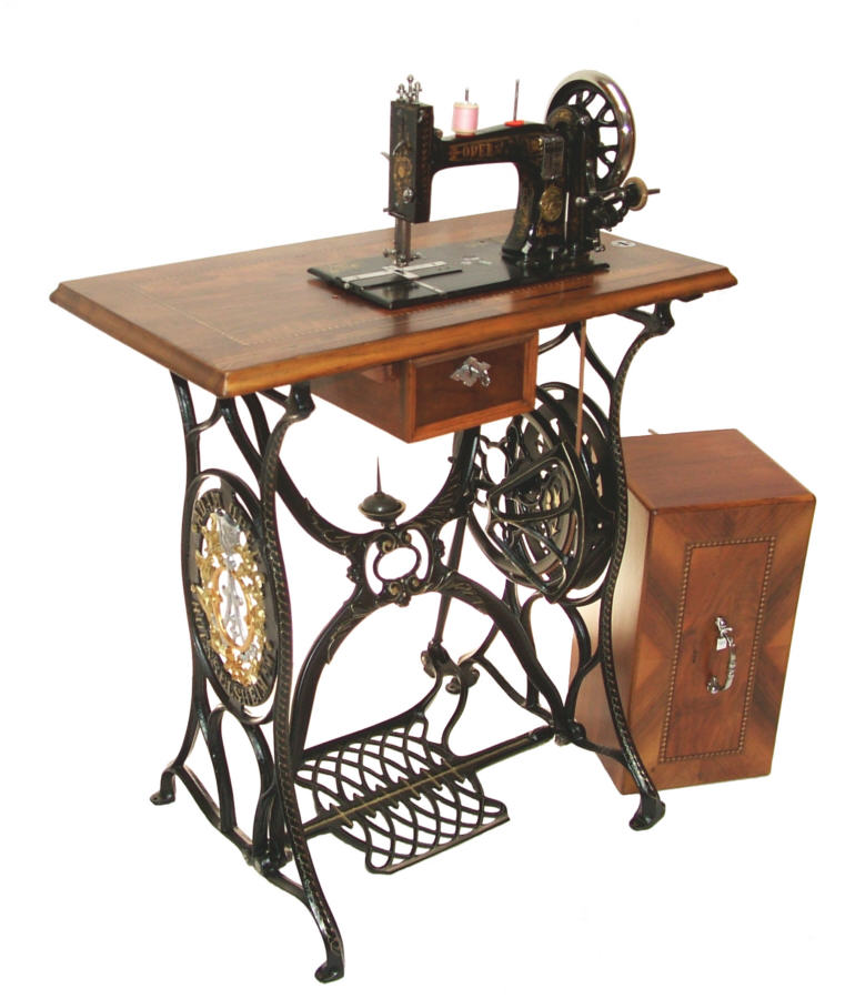 Hocharmige Langschiffnähmaschine Typ B
Baujahr 1889,<br />Sammlung Berthold Engel.