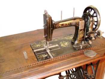 Langschiff- Nähmaschine Seriennummer 722958.