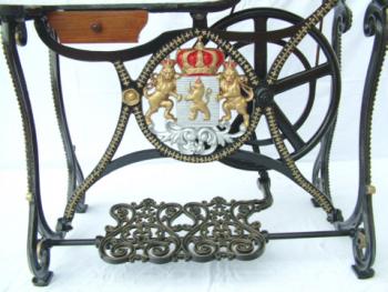 Gußgestell mit Landeswappen des Großherzogtums
von<br />Hessen- Darmstadt  1806- 1918.