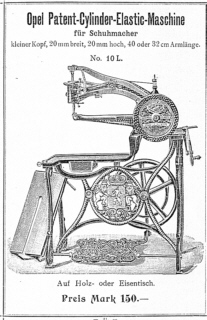 Schuhmacher- Nähmaschine von 1898, Typ 10 L<br />
mit Landes- Wappen im Gestellmittelteil.