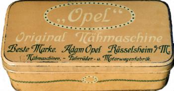 Zubehör Blechdose, um 1908, 15,5 X 8 cm.