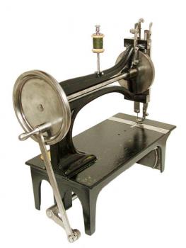 Große Gewerbemaschine, 42cm lang, 21cm tief, 44cm hoch.  