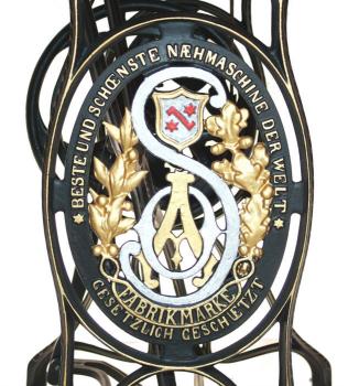 Erstes von 3 Markenovalen im Seitenteil 1882-84.