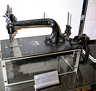 Nähmaschinenoberteil einer Opel Sophia ca.1870.Museum Fa. Bernina. Steckborn Schweiz