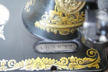 Es ist eine sehr seltene Ausführung aus dem Jahre 1900.