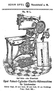 Schuhmacher- Nähmaschine von 1904, Typ 10 L
mit Holz Anschiebetisch (steht angelehnt an Maschine).